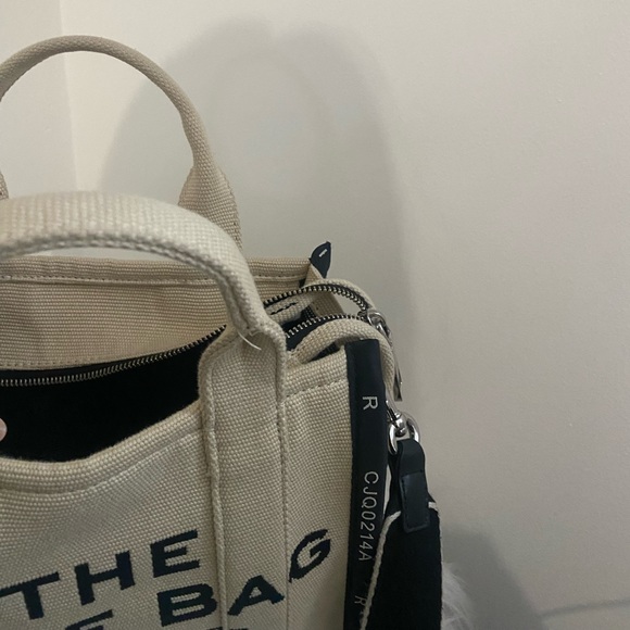 Selling my new Marc jacobs tote bag mini! - Picture 6 of 7